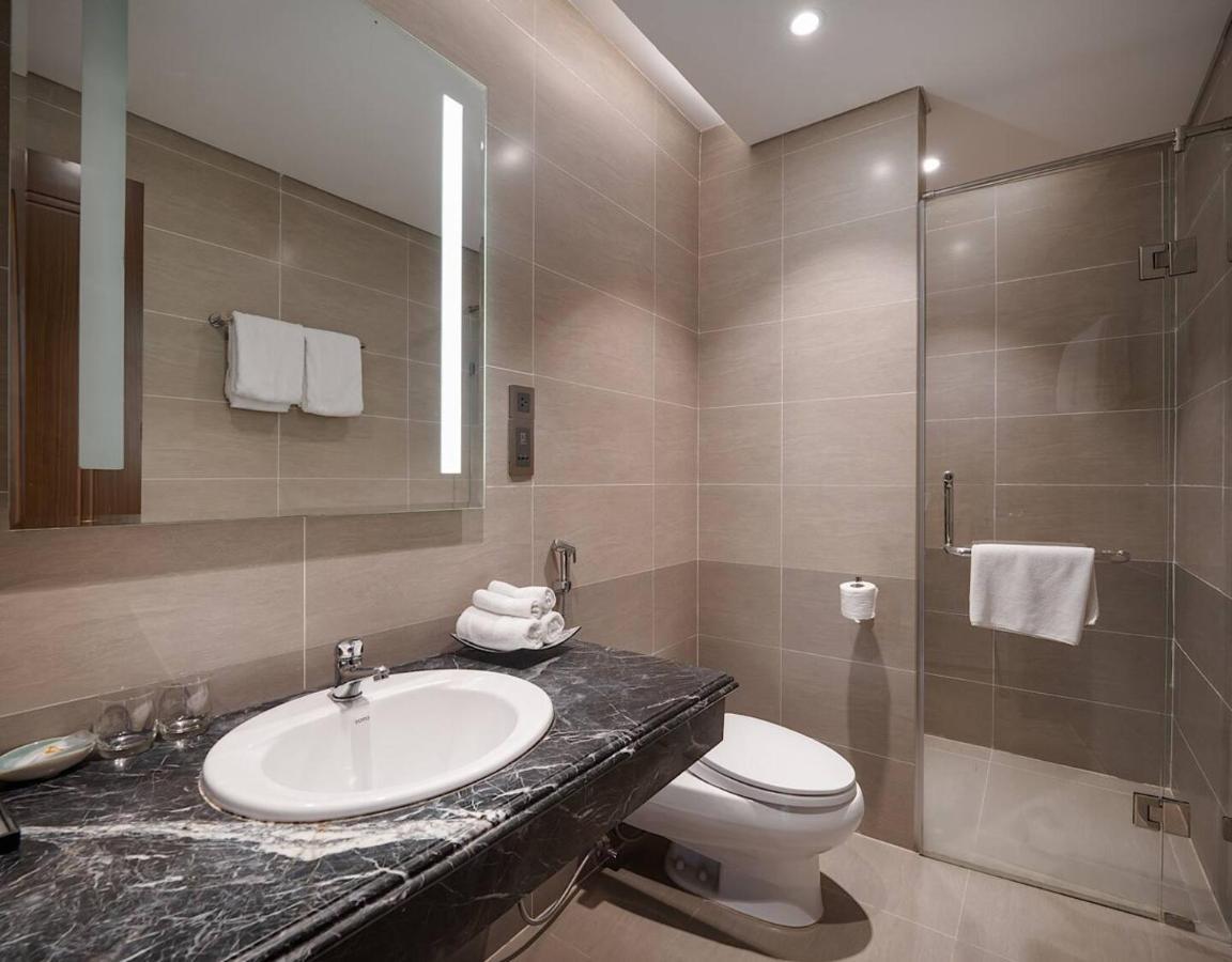 Luxury Apartment - Rooftop Swimming Pool - Beach Front - Hinata Apartment Danang Exterior photo