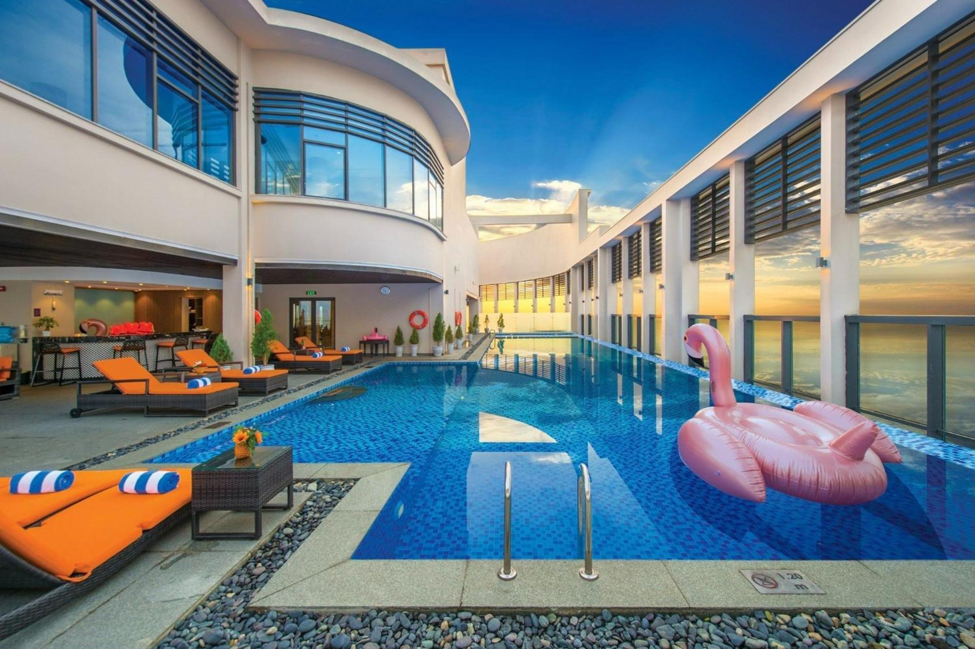 Luxury Apartment - Rooftop Swimming Pool - Beach Front - Hinata Apartment Danang Exterior photo