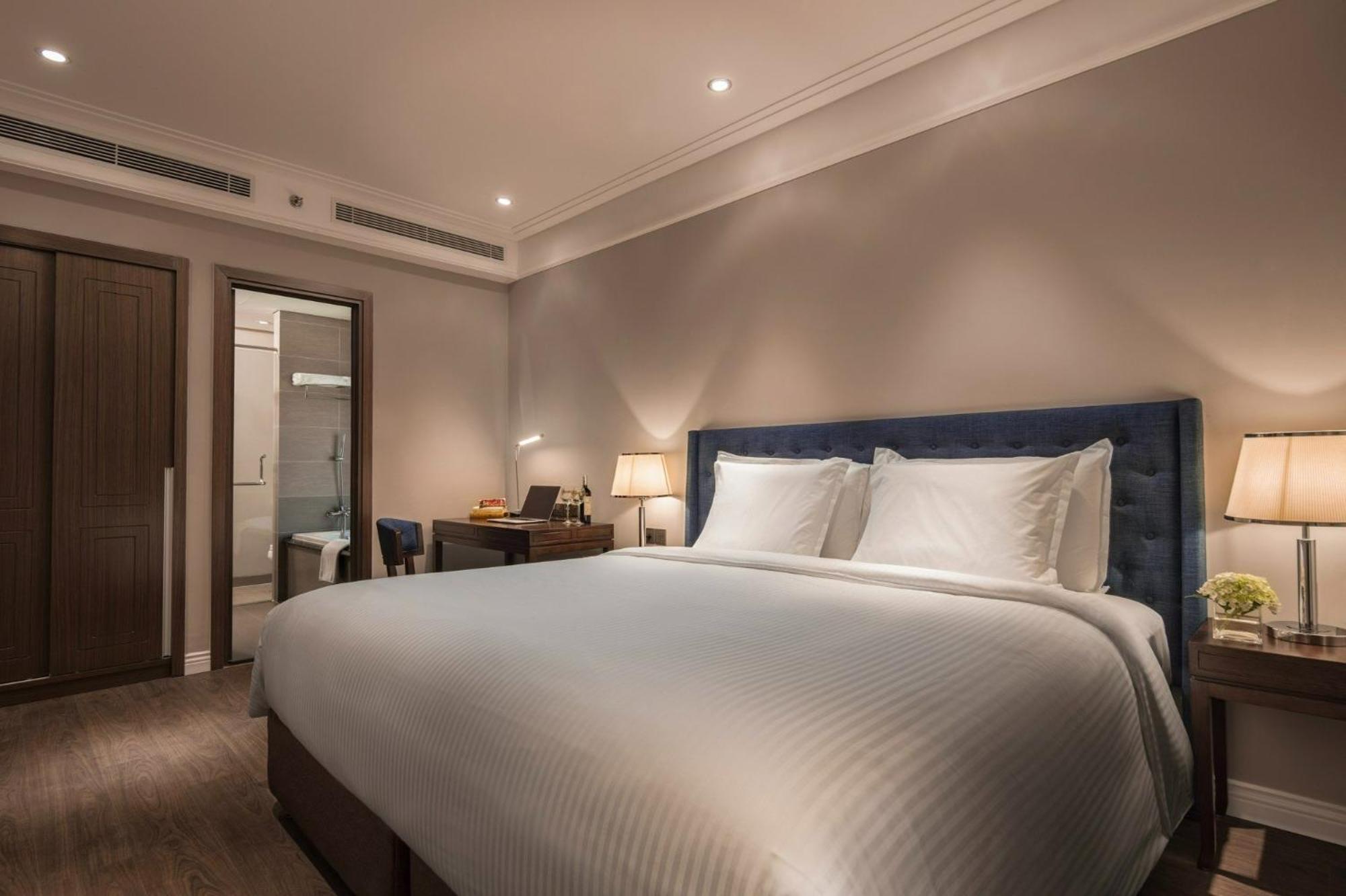 Luxury Apartment - Rooftop Swimming Pool - Beach Front - Hinata Apartment Danang Exterior photo