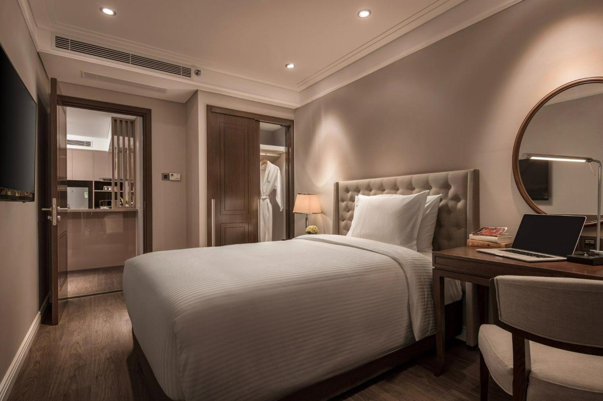 Luxury Apartment - Rooftop Swimming Pool - Beach Front - Hinata Apartment Danang Exterior photo