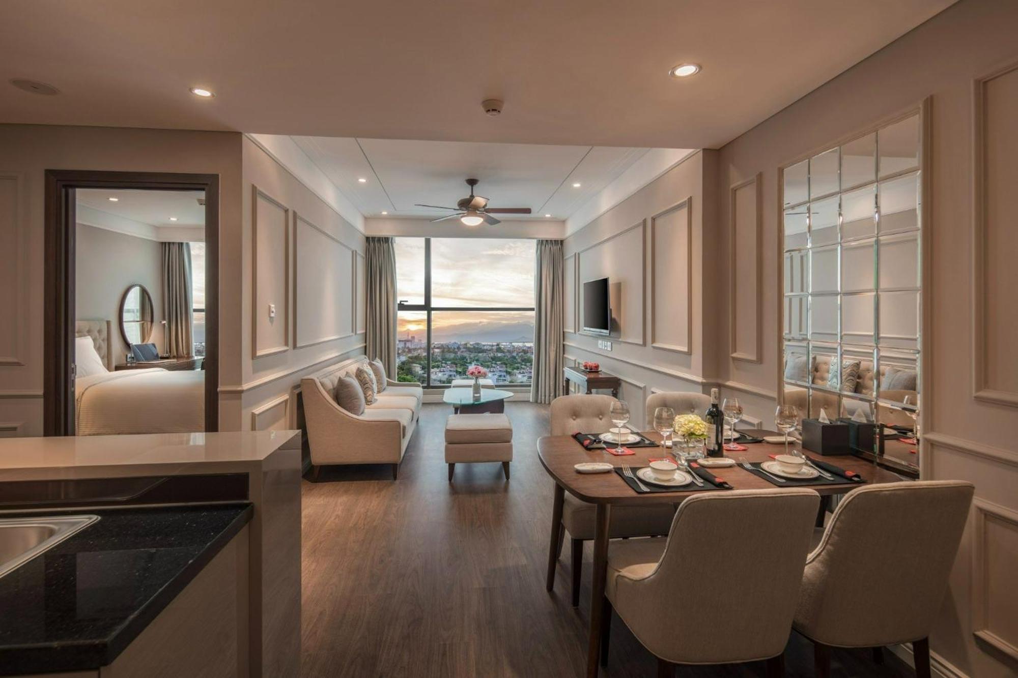Luxury Apartment - Rooftop Swimming Pool - Beach Front - Hinata Apartment Danang Exterior photo