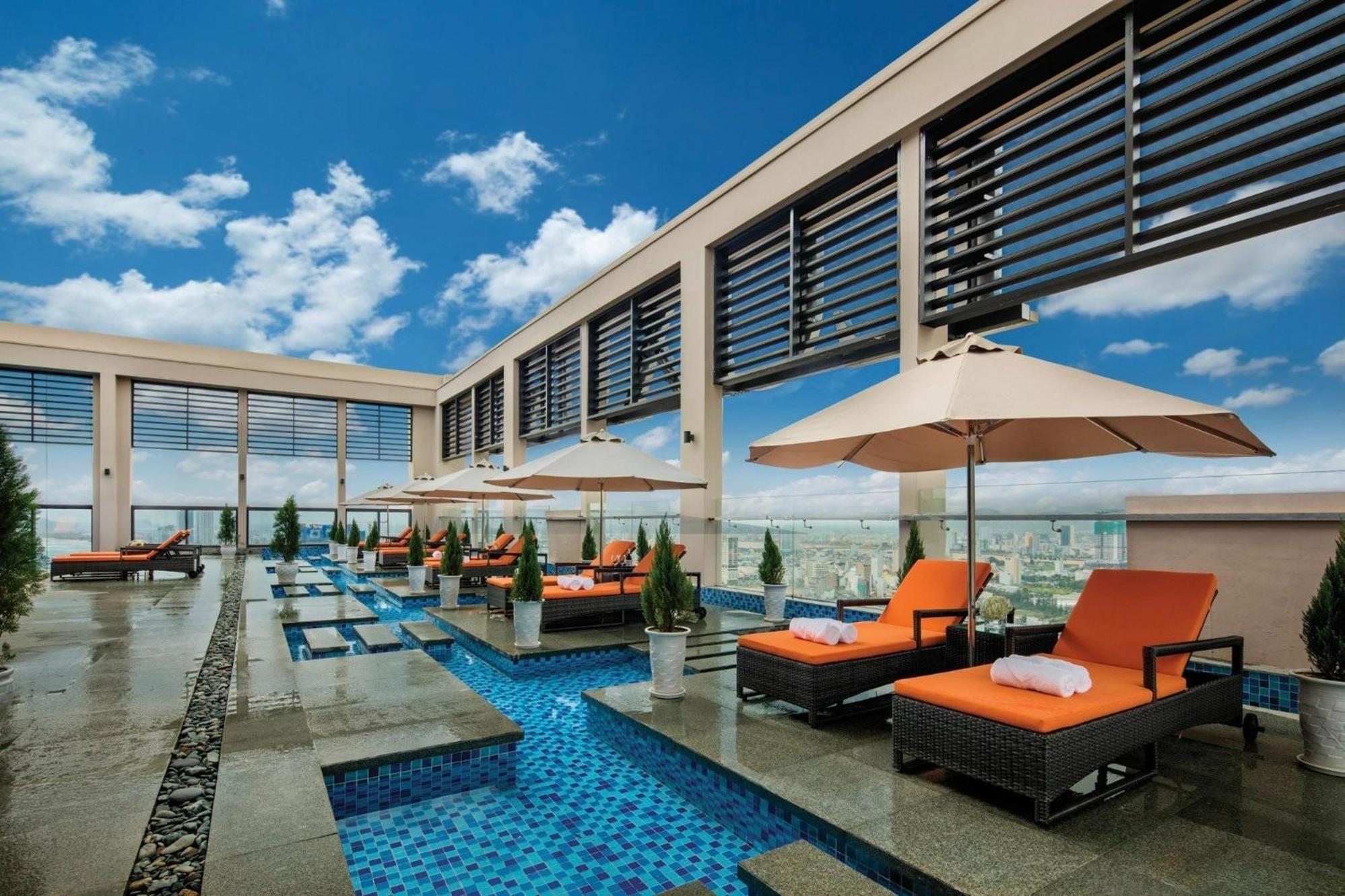 Luxury Apartment - Rooftop Swimming Pool - Beach Front - Hinata Apartment Danang Exterior photo