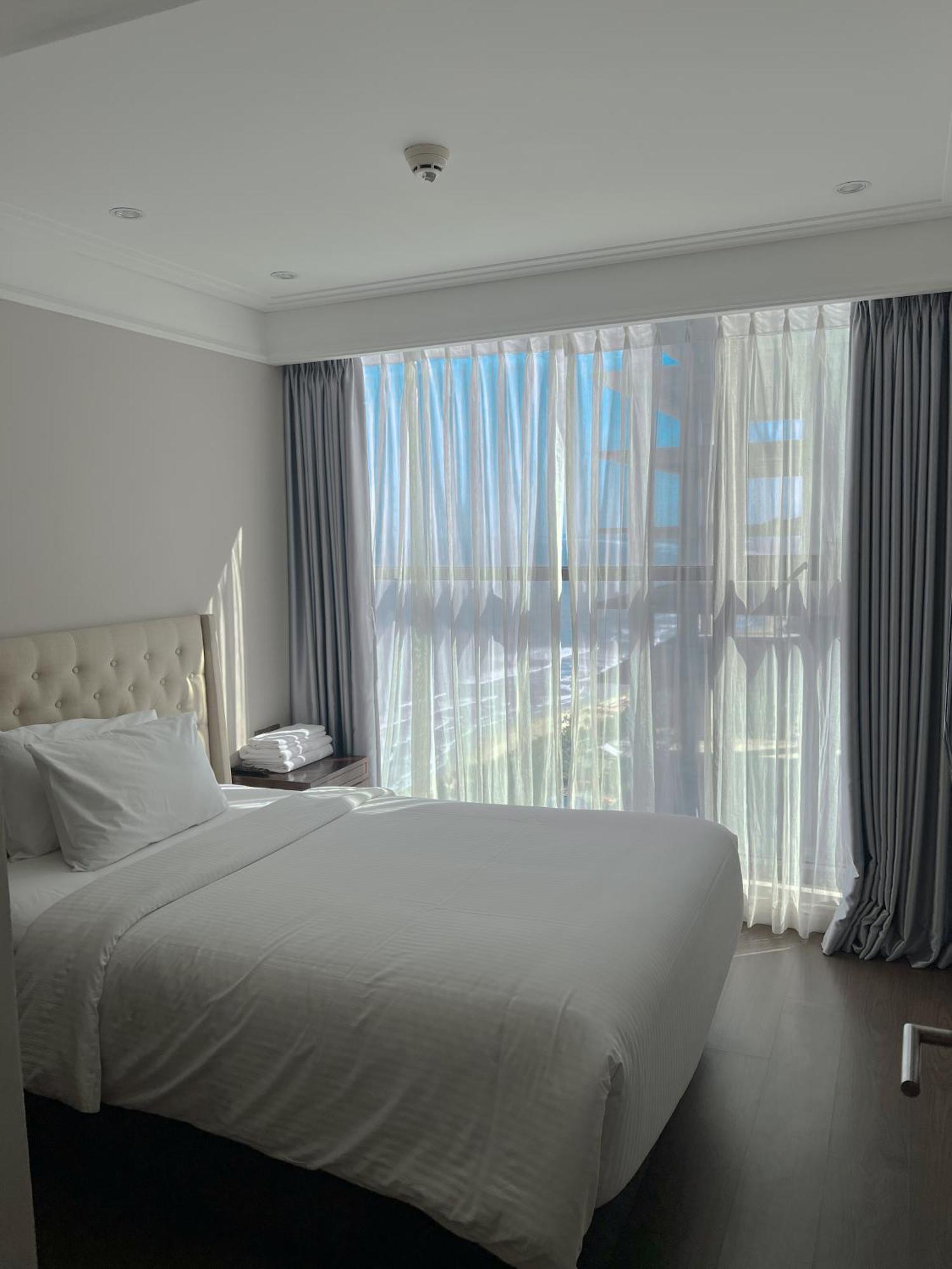 Luxury Apartment - Rooftop Swimming Pool - Beach Front - Hinata Apartment Danang Exterior photo