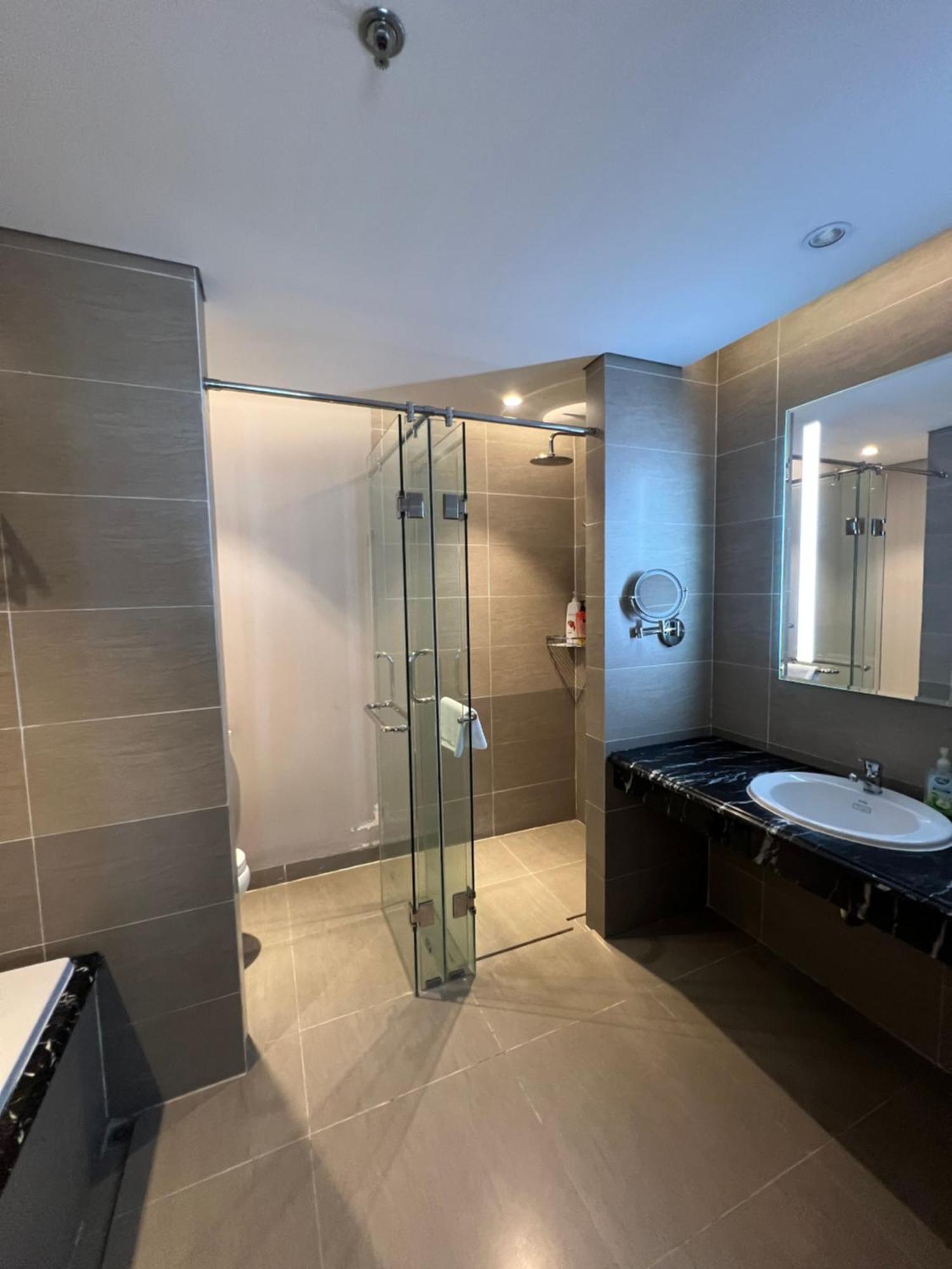 Luxury Apartment - Rooftop Swimming Pool - Beach Front - Hinata Apartment Danang Exterior photo
